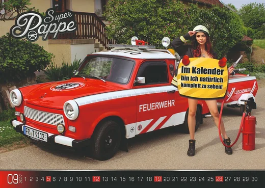Super Pappe 2027 – September mit Feuerwehr-Trabant und Model